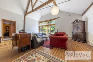 lounge- click for photo gallery